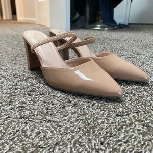 Lulu’s nude mules
